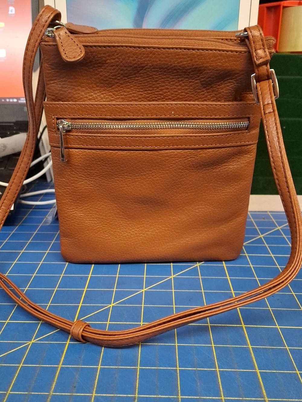 Giani Bernini Triple-Zip Pebble Leather Dasher Crossbody Cognac NWOT - Picture 1 of 13